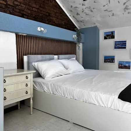 Sea Loft - Entire 3 Level House, Center Βάρνα